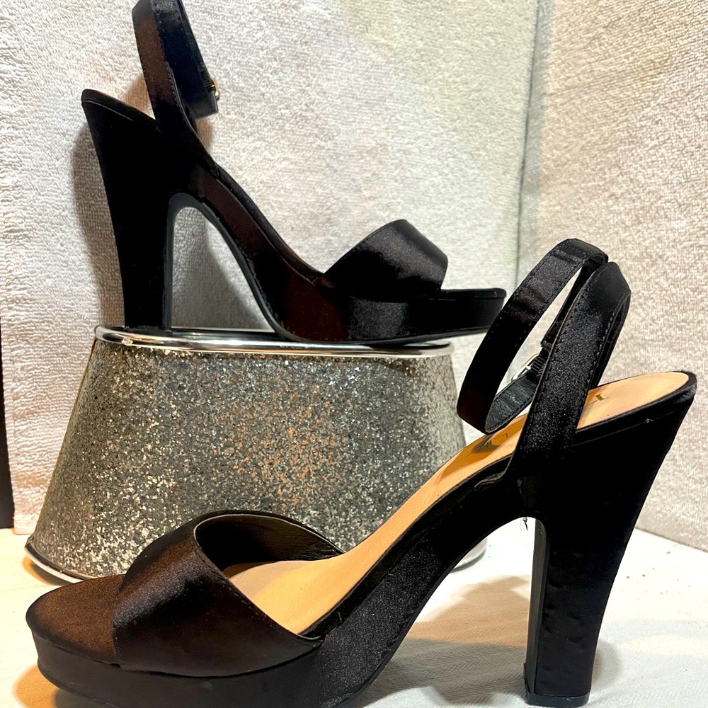Nicole Miller Lindy Womens 8M Black Satin Platform, Ankle Strap, 5" Heel Pumps